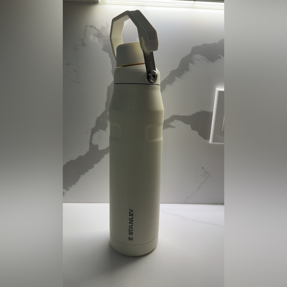 Stanley Areolight ice flow bottle